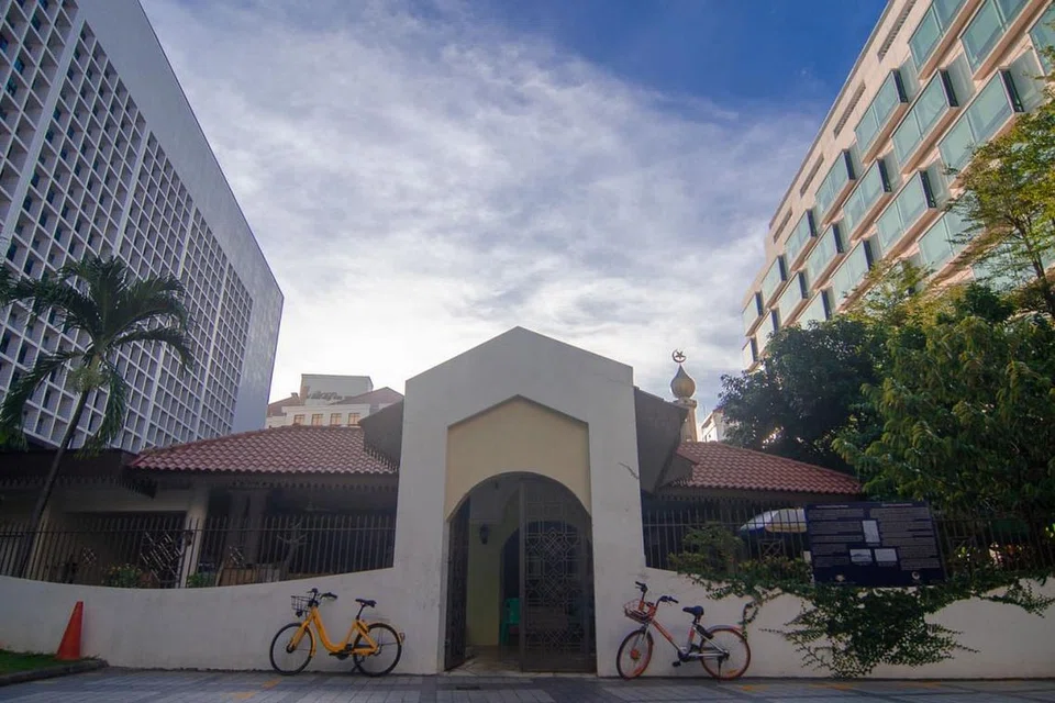 WAKAF PERTAMA SINGAPURA: Masjid Omar Kampong Melaka masih tegak berdiri di Keng Cheow Street dan merupakan penyaksian pembentukan institusi wakaf yang hebat di negara ini. - Foto MUIS
