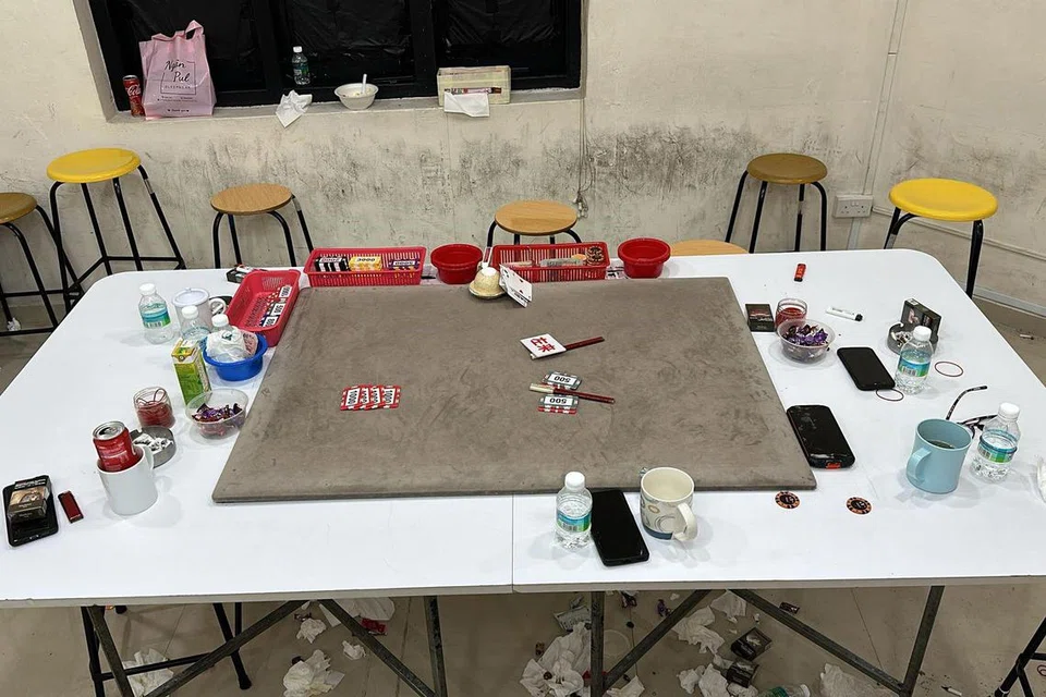Peralatan perjudian ditemui di sebuah unit di Geylang Road semasa operasi antijenayah oleh pihak berkuasa.