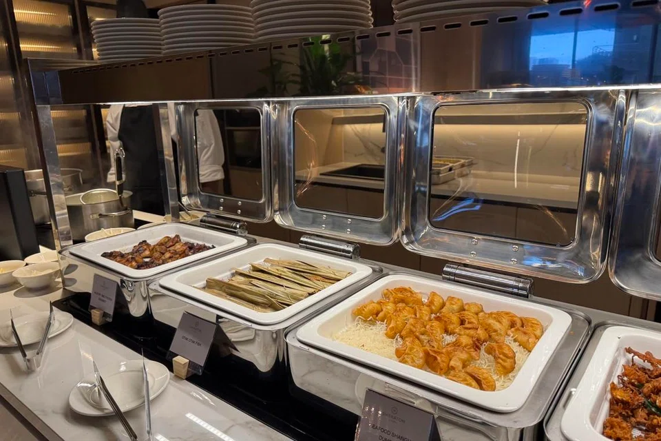 Hidang petang dalam Sheraton Club.