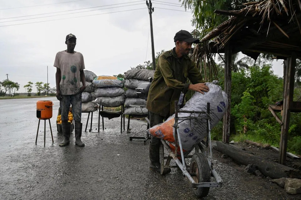 Donald Trump, ancam tarif baru ke atas negara yang bekalkan minyak kepada Cuba, kempen tekanan, berita dunia