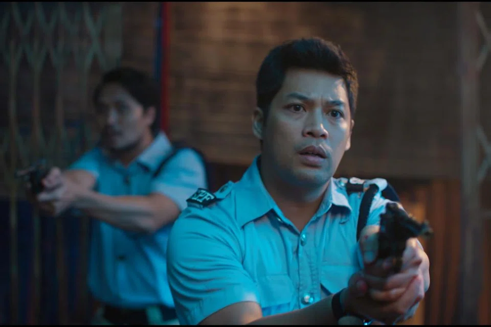 PILIH BERLAKON DENGAN BAKAT SERANTAU DAN AUSTRALIA:  Kamal Adli (kanan) menolak tawaran berlakon dalam filem arahan Syafiq Yusof untuk menjayakan drama Operandi Gerhana kerana berpeluang bekerjasama dengan ramai bakat serantau dan Australia.