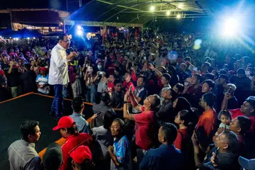 BERI CERAMAH: Perdana Menteri, Datuk Seri Anwar Ibrahim berucap kepada penoton yang menghadiri acara Jelajah Perpaduan Madani Alor Setar di Alor Mengkudu, Kedah pada Sabtu.