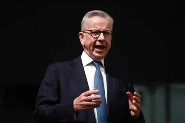 KETERLALUAN: Menteri Perumahan Britain, Encik Michael Gove, minta maaf kepada rakyat Britain berhubung rakaman video pesta melibatkan bekas perdana menteri, Encik Boris Johnson, semasa larangan berhimpun Covid-19. 