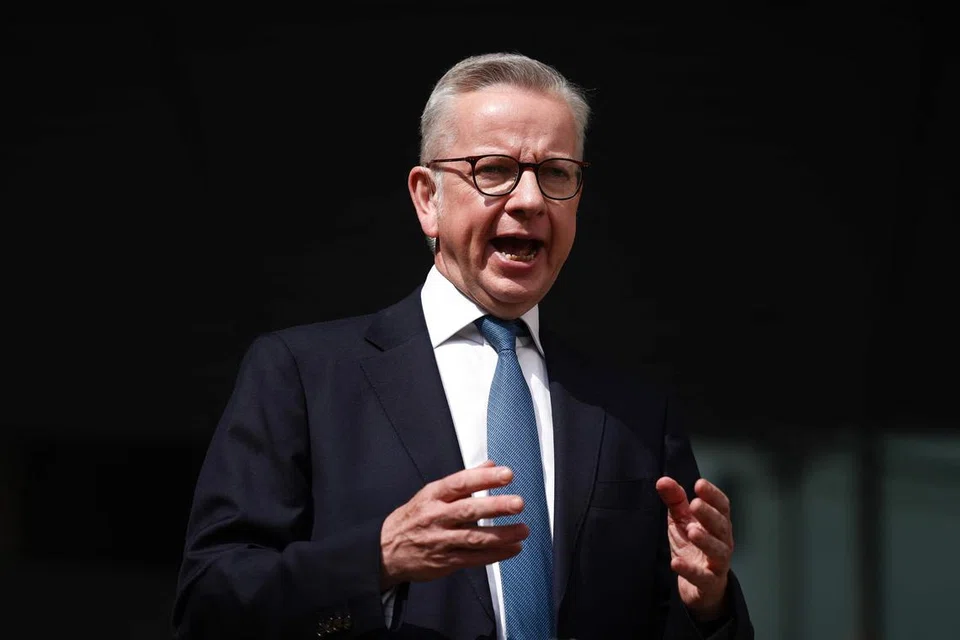 KETERLALUAN: Menteri Perumahan Britain, Encik Michael Gove, minta maaf kepada rakyat Britain berhubung rakaman video pesta melibatkan bekas perdana menteri, Encik Boris Johnson, semasa larangan berhimpun Covid-19. 