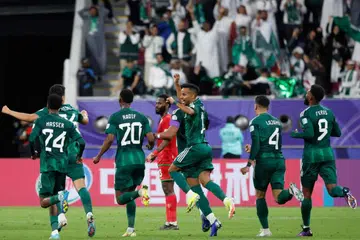 GOL LEWAT: Pemain Arab Saudi (jersi hijau) meraikan kemenangan 2-1 mereka ke atas Oman dalam aksi pembukaan Kumpulan F Piala Asia di Stadium Antarabangsa Khalifa pada 16 Januari. 