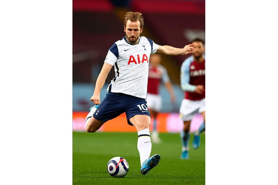 UBAH NASIB?: Di usia 27 tahun, masa semakin suntuk untuk Kane menjulang trofi kejuaraan besar pertamanya. Prestasi Tottenham musim ini hambar di bawah Jose Mourinho. - Foto EPA-EFE