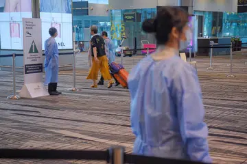 ZON PALING BERISIKO TINGGI: Pintu keberangkatan dan ketibaan, dewan pemeriksaan imigresen ketibaan dan dewan mendapatkan bagasi dianggap ruang paling berisiko tinggi atau Zon 1 di Lapangan Terbang Changi. - Foto BH oleh MARK CHEONG 