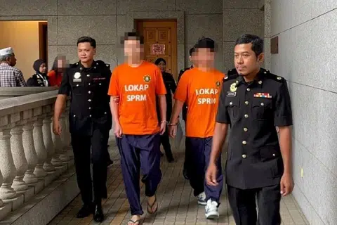 Antara individu dipercayai anggota sindiket penipuan antarabangsa warga China yang ditahan Suruhanjaya Pencegahan Rasuah Malaysia (SPRM) dengan kerjasama pihak berkuasa China.