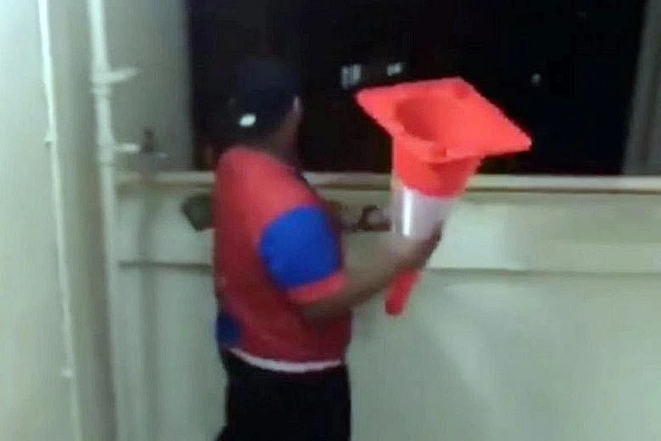 DIBERKAS POLIS: Tindakan remaja, yang dirakam dalam Instagram Story, mengundang perhatian orang ramai selepas video itu dikongsi di Facebook. - Foto FACEBOOK