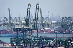 NAIK: Jumlah itu meningkat 9.2 peratus mencapai $1.1 trilion tahun lalu, berbanding $967 bilion pada 2017, menurut agensi pemerintah Enterprise Singapore (ESG). - Foto AFP