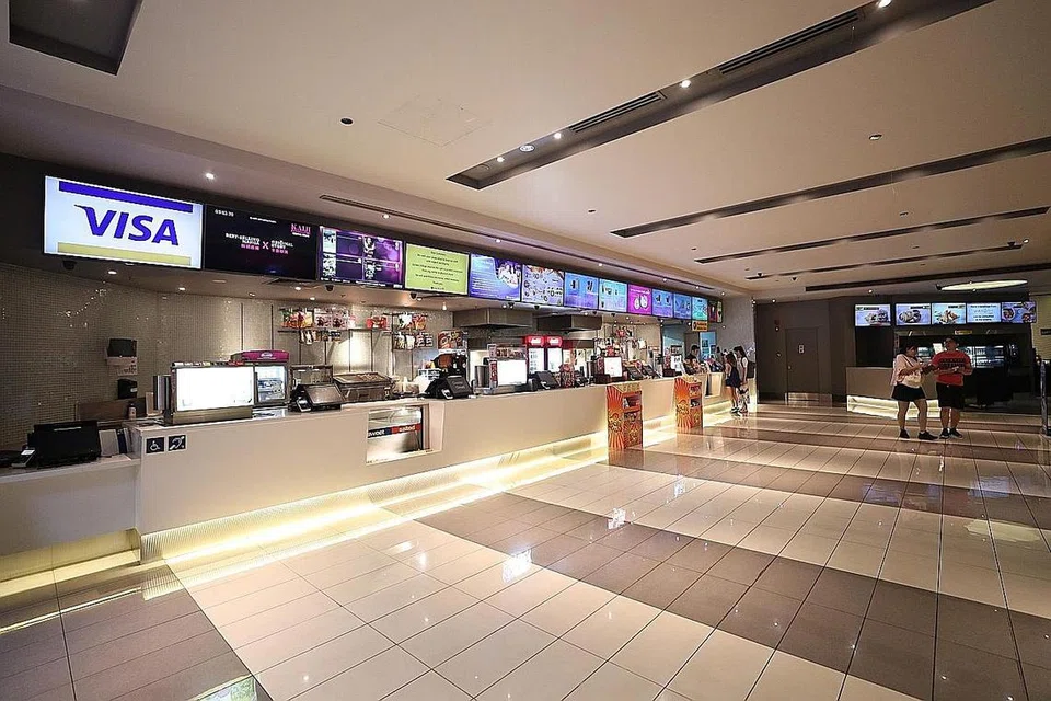 AKAN TERIMA SOKONGAN: Bagi firma yang tidak boleh menyambung semula operasi dengan serta-merta selepas tempoh pemutus litar seperti • Bonus Daya Tahan Digital pawagam, sokongan gaji sebanyak 75 peratus akan ditawarkan pemerintah sehingga Ogos 2020 atau apabila mereka dibenarkan dibuka semula. - Foto fail