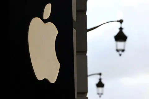 KOMPUTER LEBIH CANGGIH: Apple dijangka melancarkan komputer Mac baru yang lebih canggih pada hujung Oktober. 
