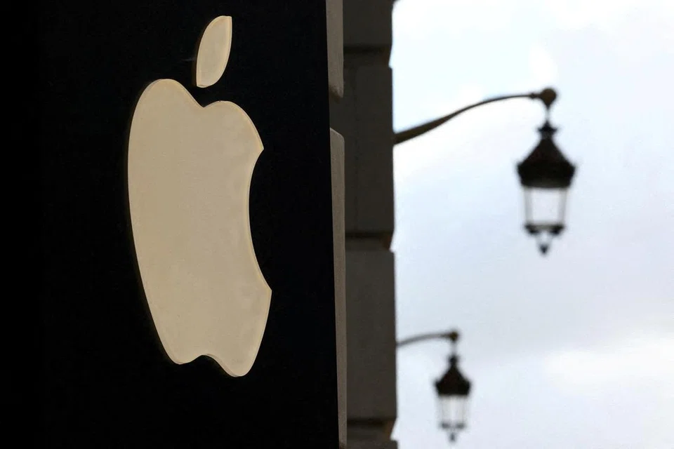 KOMPUTER LEBIH CANGGIH: Apple dijangka melancarkan komputer Mac baru yang lebih canggih pada hujung Oktober. 