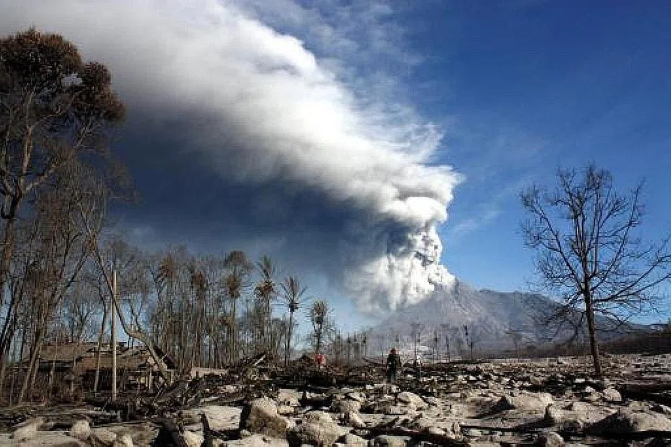 BENCANA BESAR YANG PERNAH MELANDA INDONESIA: 12 NOVEMBER 2010 LETUPAN GUNUNG MERAPI: Suasana kejadian di salah satu kampung yang terjejas di Glagaharjo. Letupan itu mengorbankan sekitar 206 jiwa dan menyebabkan 380,000 kehilangan tempat tinggal. - AFP PHOTO