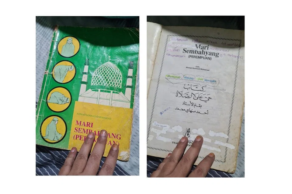 KEKAL JADI RUJUKAN: Walaupun buku Mari Sembahyang milik Cik Siti Noor Azlina ini sudah disimpan hampir empat dekad dan jelas sudah agak usang, namun, ia tetap menjadi bahan rujukan yang tinggi nilainya. - Foto-foto SITI NOOR AZLINA RAHMAN