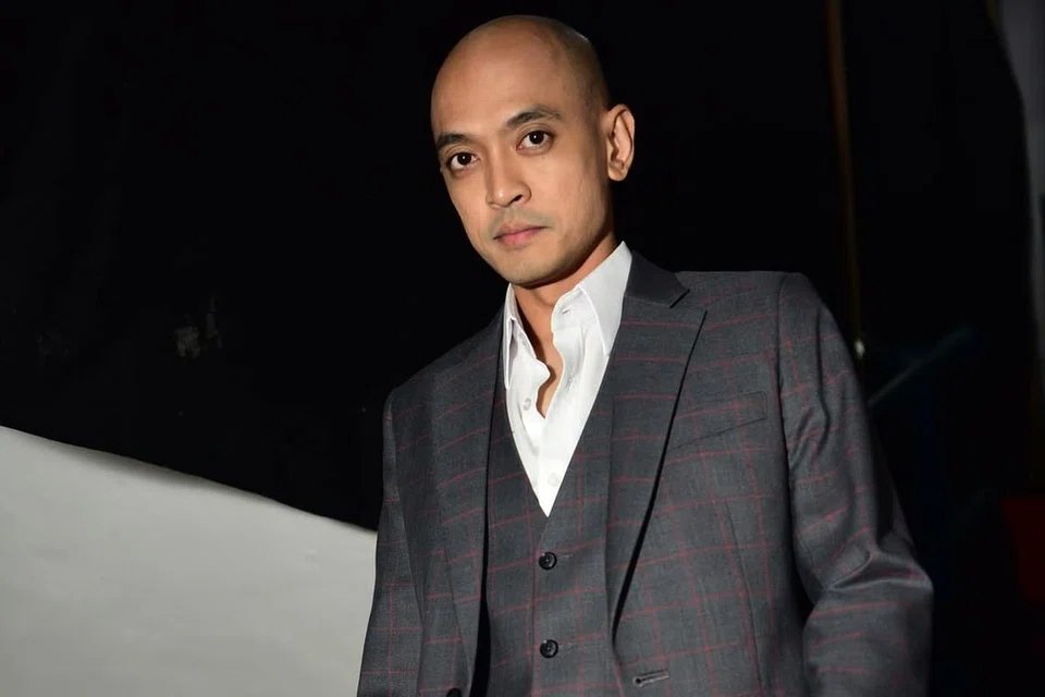 Penyanyi Tomok, atau nama sebenarnya, Shah Indrawan Ismail, yang merupakan vokalis kumpulan New Boyz juga dikenali sebagai pelakon dan pencipta lagu.