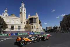 Pemandu McLaren, Oscar Piastri, membuat satu pusingan semasa Grand Prix Azerbaijan.
