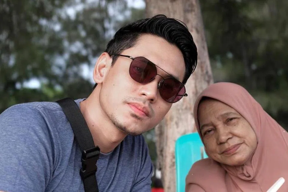 RASA PILU: Khai Bahar (kiri) yang dikenali sopan dan penuh tatatertib tiba-tiba terkesan dan marah apabila ada warganet yang mencaci dirinya konon abaikan ibu, Cik Rosnah Mohamad, yang tenat dengan bercuti Tahun Baru di Langkawi.