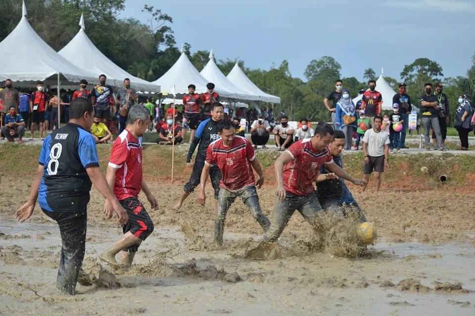 Pesta Bola Ngoca yang diadakan di Perkampungan Budaya Terachi, di Kuala Pilah, Negeri Sembilan, antara tarikan unik yang tidak dapat diperolehi di negeri lain. 
