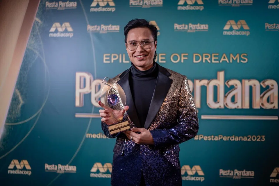 WATAK REALISTIK: Fir Rahman yang membawa watak juruterbang dalam ‘Papa Pilot’ bersyukur dengan peluang menghidupkan peranan ayah yang serba salah apabila hilang pekerjaan dalam tempoh pandemik. Beliau menangi Anugerah Pelakon Terbaik Dalam Utama (Telefilem Khas/Antologi). 