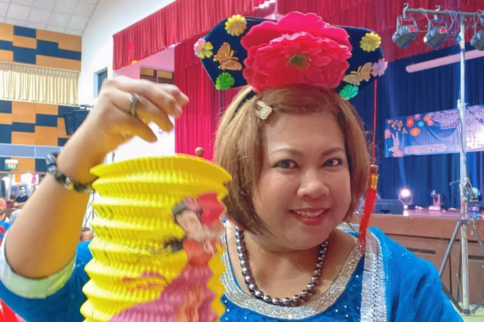 Asmiyati Asbah, getai