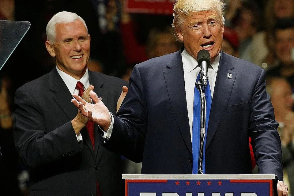 RAKAN PEMIMPIN: Donald Trump dengan bakal naib presiden Mike Pence yang akan menerajuij Amerika. - Foto REUTERS