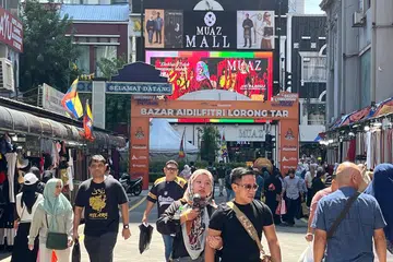 Bazar Aidilfitri Lorong TAR di Jalan Tuanku Abdul Rahman (TAR), Kuala Lumpur, adalah antara lokasi popular bagi orang ramai membeli-belah persiapan Aidilfitri pada setiap tahun.