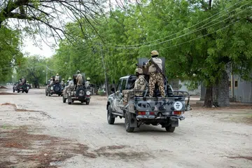 Anggota tentera Nigeria daripada Pasukan Petugas Bersama Multinasional (MNJTF) menjalani latihan di Markas Sektor 3 MNJTF di Monguno, negeri Borno, pada 5 Julai 2025. Satu kajian baharu mendedahkan kumpulan militan  di Nigeria didakwa menggunakan kecerdasan buatan (AI) secara sistematik untuk merancang strategi pertempuran, menghasilkan bahan letupan dan meningkatkan keupayaan operasi mereka, sekali gus mencetuskan kebimbangan mengenai penyalahgunaan teknologi tersebut oleh kumpulan pengganas.