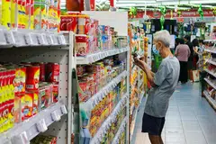 Kadar inflasi makanan kekal stabil pada paras 1.6 peratus berikutan harga makanan belum dimasak dan perkhidmatan makanan meningkat pada kadar yang sama bagi April dan Mac.