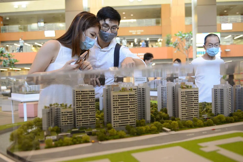 JADIKAN FLAT LEBIH DIMAMPUI: Dengan syarat lebih ketat dikenakan ke atas flat BTO dalam kategori Plus dan Prime, pemilik rumah sedemikian yang mahu menjual flat mereka pada masa depan mungkin tidak akan dapat meraih keuntungan besar daripada hasil penjualan flat mereka seperti hari ini.