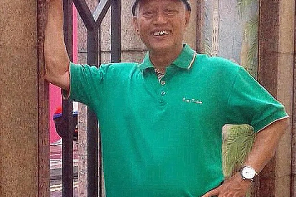 DIDAKWA: Warga Australia, Encik Andrew Gosling, didakwa kerana melempar botol kaca dari tingkat tinggi kondominium di Spottiswoode Park Road sehingga menyebabkan kematian Encik Nasiari Sunee (atas). - Foto NAS SURIATI NASIARI