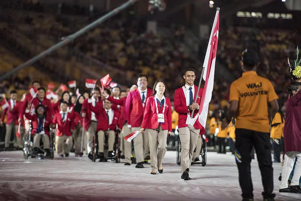 MAHU KIBARKAN BENDERA NEGARA LAGI: Para atlet sukan Para Singapura di APG 2017 di Kuala Lumpur. 