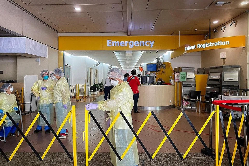 DIBUKA SEMULA: Hospital Tan Tock Seng (TTSH) dibuka semula secara berperingkat setelah tiada lagi kes baru dalam kelompoknya. - Foto BH oleh JASON QUAH