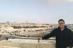 Penulis di Bukit Zaitun, di Baltulmakdis. 