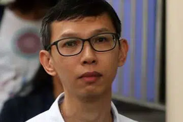 MENGAKU SALAH: Bekas penolong jurutera SMRT, Lim Say Heng, mengaku salah atas satu tuduhan menyebabkan kematian secara cuai telah dihukum penjara selama empat minggu. - Foto fail