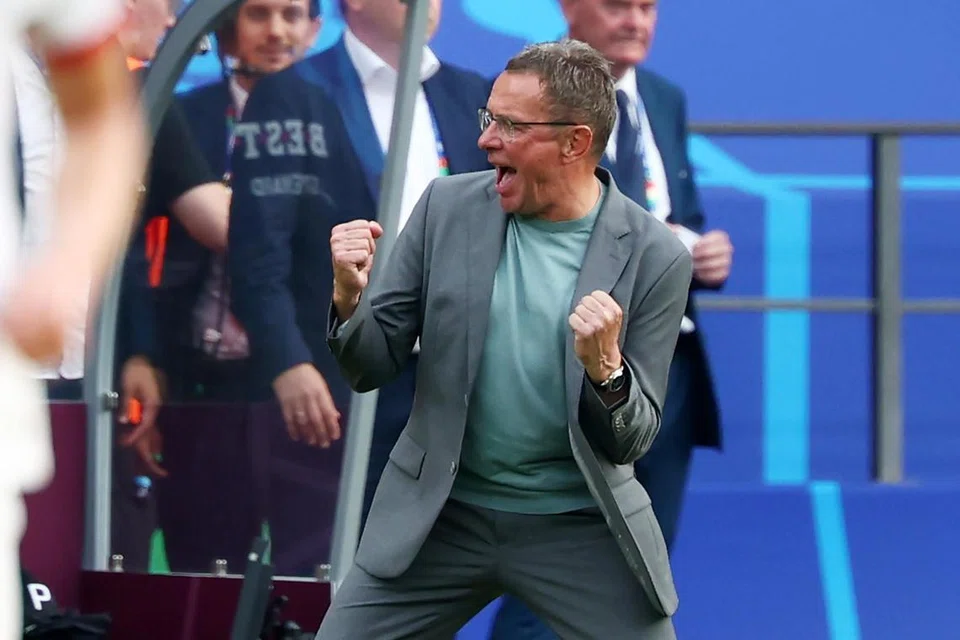 Jurulatih Austria, Ralf Rangnick, dan pasukannya mempunyai pengaruh besar ke atas nasib dua lagi pasukan dalam Kumpulan D - Perancis dan Belanda. 