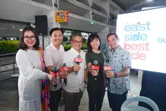 Hadir bagi taklimat media mengenai pelancaran laman web mikro yang memperincikan Pelan East Coast pada 15 April di pusat penjaja Bedok ialah (dari kiri) Cik Hazlina Abdul Halim, Encik Goh Pei Ming, Menteri Kebudayaan, Masyarakat dan Belia, Encik Edwin Tong, Cik Jessica Tan dan Menteri Negara Kanan (Penerangan dan Pembangunan Digital merangkap Pembangunan Negara), Encik Tan Kiat How.