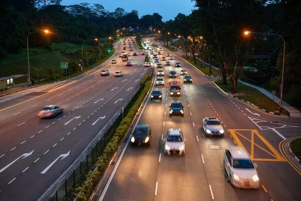 KES MAHKAMAH: Plaintif gagal dalam kes tuntutannya terhadap syarikat penjual kereta terpakai kerana tidak mengetengahkan pakar bagi membuktikan berlakunya pengubahsuaian odometer kereta terpakai 'Mazda 3' yang dibelinya. Kelihatan kenderaan di Clementi Road, pada 12 Mac lalu.