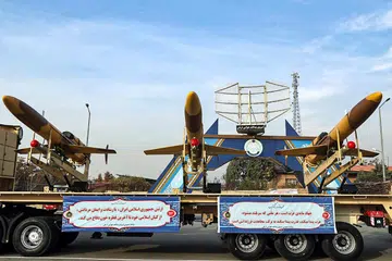 Gambar yang dibekalkan pejabat ketenteraan Iran menunjukkan dron Karrar buatan Iran yang ditampilkan  dalam satu pameran pada Disember 2023.