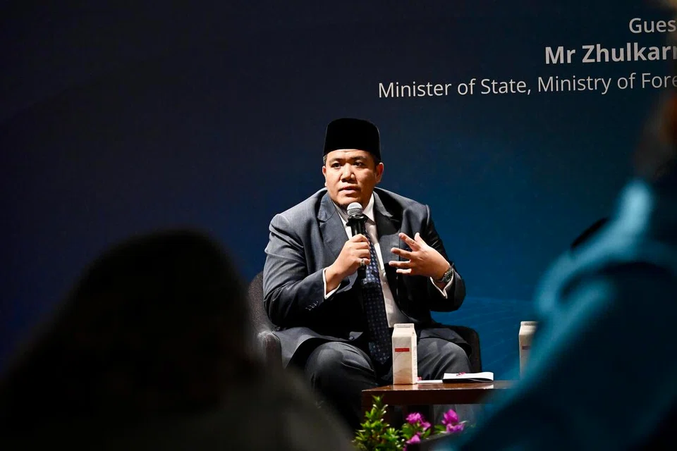 Presiden Kanan Mahkamah Syariah Singapura (SYC), Ustaz Irwan Hadi Mohd Shuhaimy, menyampaikan ucaptama semasa Forum Amalan Mahkamah Syariah 2026 yang berlangsung di Grand Hyatt Singapore pada 31 Julai.
