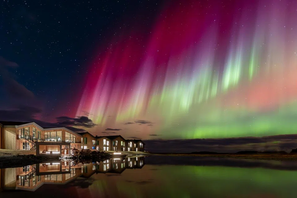 Jökulsárlón, yang diterjemahkan kepada ‘lagun sungai glasier’, ialah tasik glasier besar di bahagian selatan Taman Nasional Vatnajökull di Iceland. 