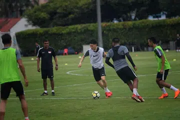 BAKAT MUDA: Ben Davies (tengah) diundang ke skuad nasional awal tahun ini, tetapi belum lagi menyarung jersi nasional dalam perlawanan kompetitif.