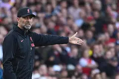 MASALAH KLOPP: Liverpool adalah antara pasukan yang menyengat dengan 20 gol dalam lapan perlawanan. Namun benteng pertahanan dan bahagian tengah mereka musim ini tampak lemah dan ketandusan. - Foto EPA-EFE
