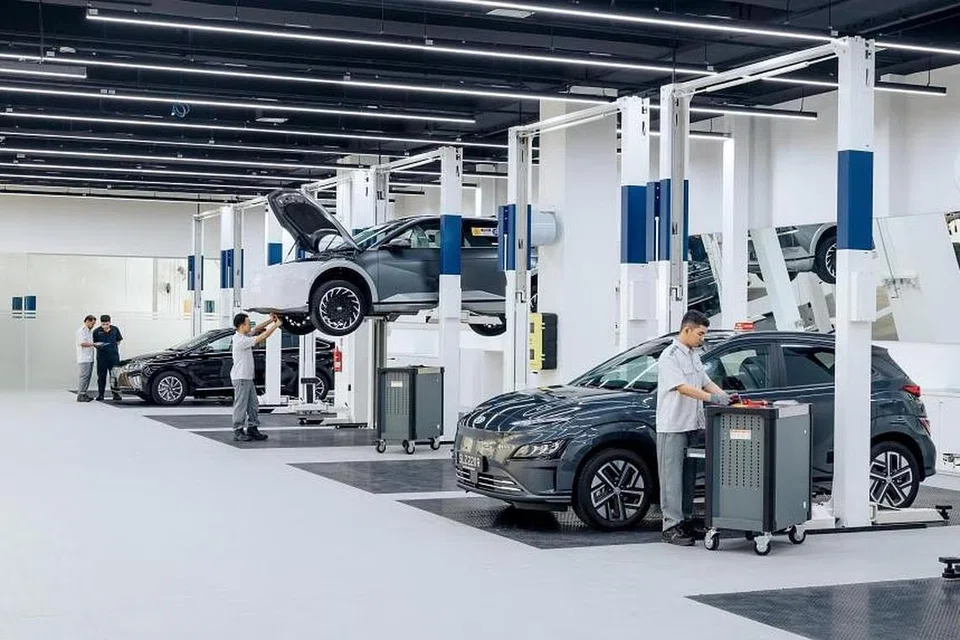 PEMBUKAAN PUSAT SERVIS: Pengedar Hyundai, Komoco Motors, membuka pusat servis EV mereka di Alexandra Road pada September 2022.
