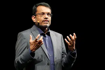 PERLU IKUT RENTAK PERTUMBUHAN TEKNOLOGI: Encik Ravi Menon menekankan perlunya Singapura mengikut rentak pertumbuhan teknologi yang berubah pantas. - Foto REUTERS