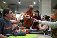 SUMBANGAN BESAR: Rekod Encik Tharman Shanmugaratnam dalam perkhidmatan awam sukar ditandingi, namun kaitannya dengan parti politik dikatakan sukar ‘dilupakan’ pengundi, kata pengamat. 