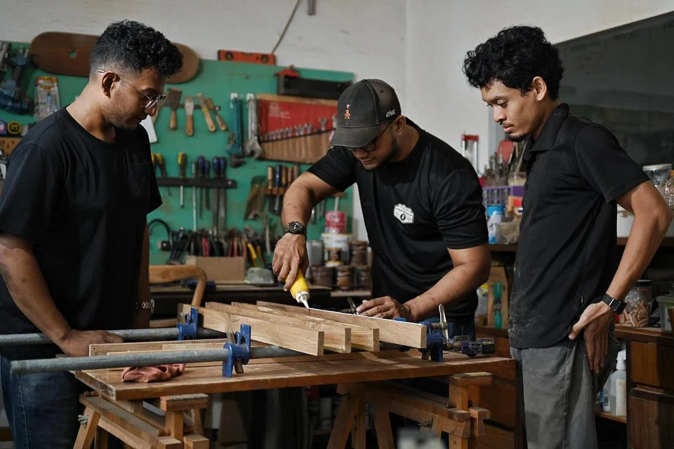 GIGIH: Syed Ahmad Abdul Rahman Alhabshee bersama pekerjanya di studio beliau di Tampines.