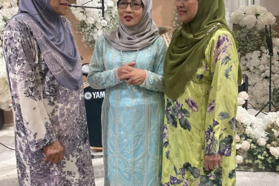 KARYAWAN SENI: Tiga sahabat dan penggiat seni yang disanjungi ramai hingga ke hari ini. Dari kiri; Datuk Habsah Hassan, Sanisah Huri dan Rubiah Suparman. 