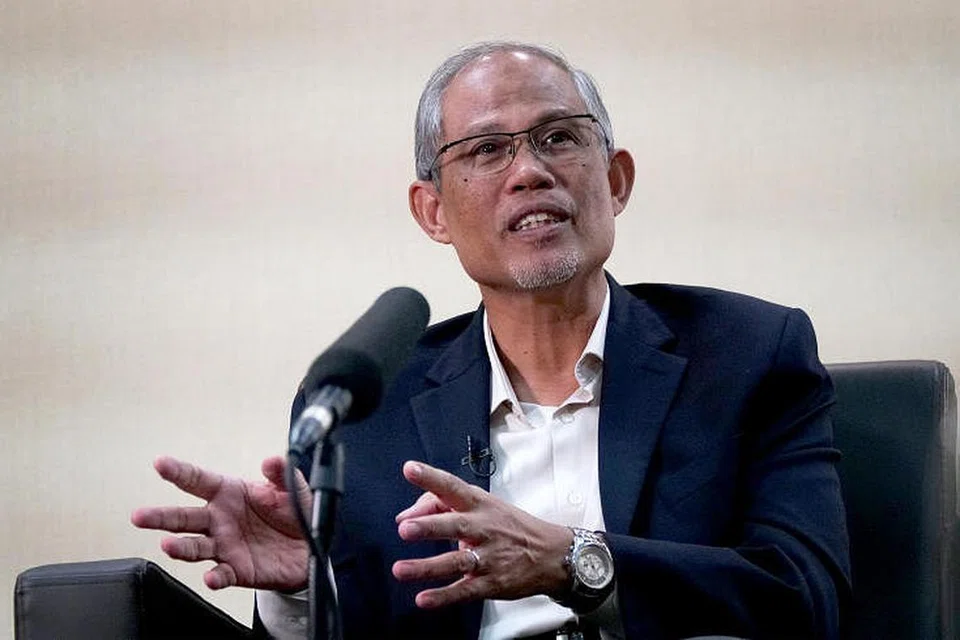 LAHIRKAN RASA SYUKUR: Menteri Bertanggungjawab bagi Ehwal Masyarakat Islam, Encik Masagos Zulkifli menasihatkan kesemua pelajar yang wajib mengikuti notis pengasingan 14 hari, "agar mematuhinya dengan sangat serius demi keselamatan negara". 