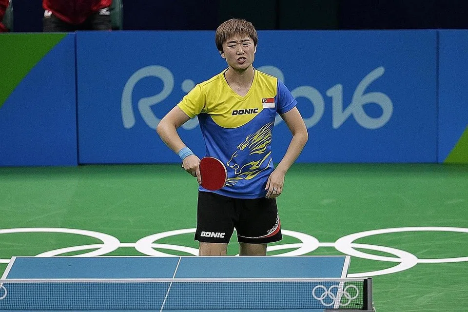 SRIKANDI KECUNDANG: Sekalipun pernah memenangi satu pingat perak dan dua pingat gangsa dalam tiga Olimpik lalu, prestasi Feng sejak kebelakangan ini agak mengecewakan. - Foto fail